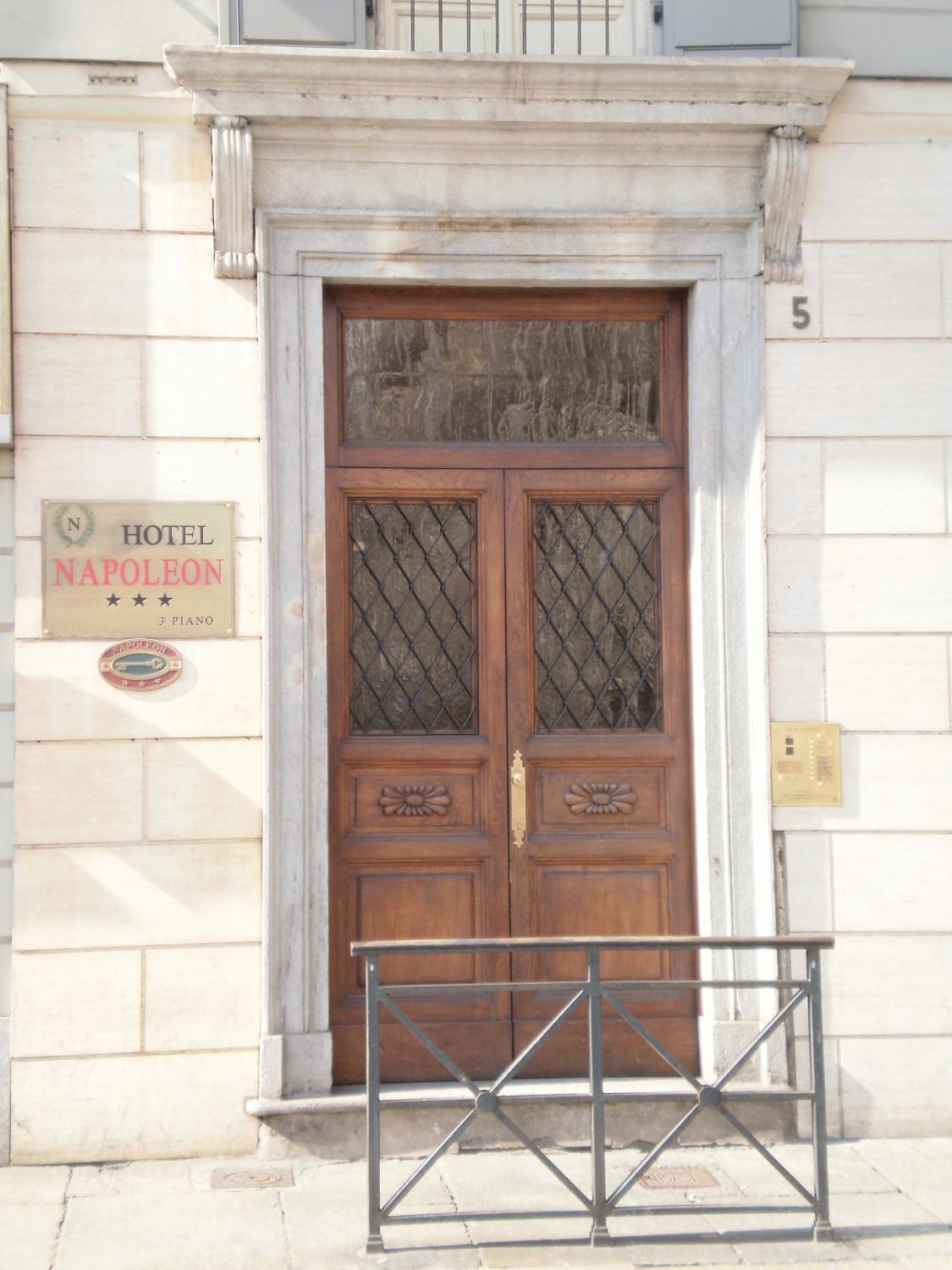 Affittacamere Maison Napoleon Turin Bagian luar foto
