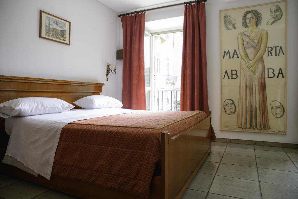 Affittacamere Maison Napoleon Turin Bagian luar foto
