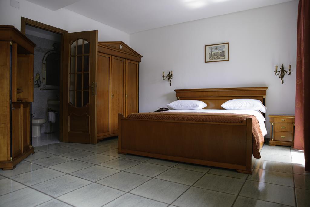 Affittacamere Maison Napoleon Turin Bagian luar foto