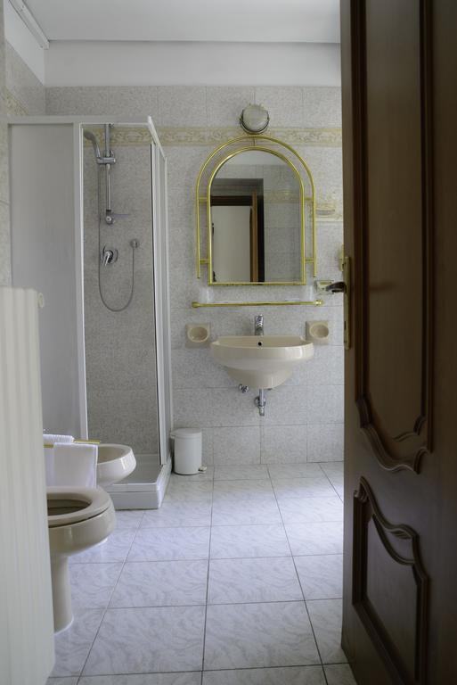 Affittacamere Maison Napoleon Turin Bagian luar foto